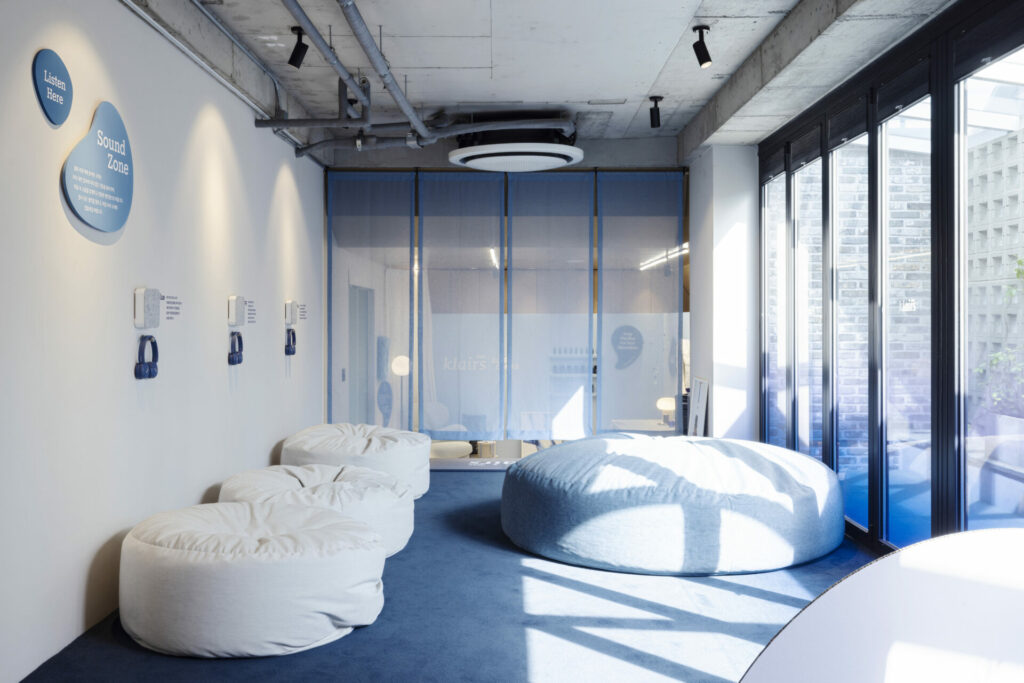 This space is perfect for capturing Instagram-worthy moments in a homely yet photogenic environment.